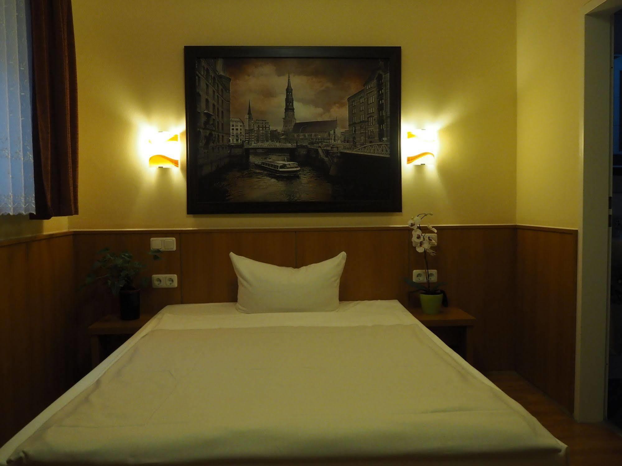 Altan Hotel Гамбург Экстерьер фото